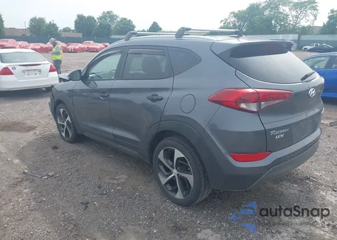 2016 Hyundai Tucson Sport z USA, uszkodzony, nr VIN KM8J3CA28GU095533